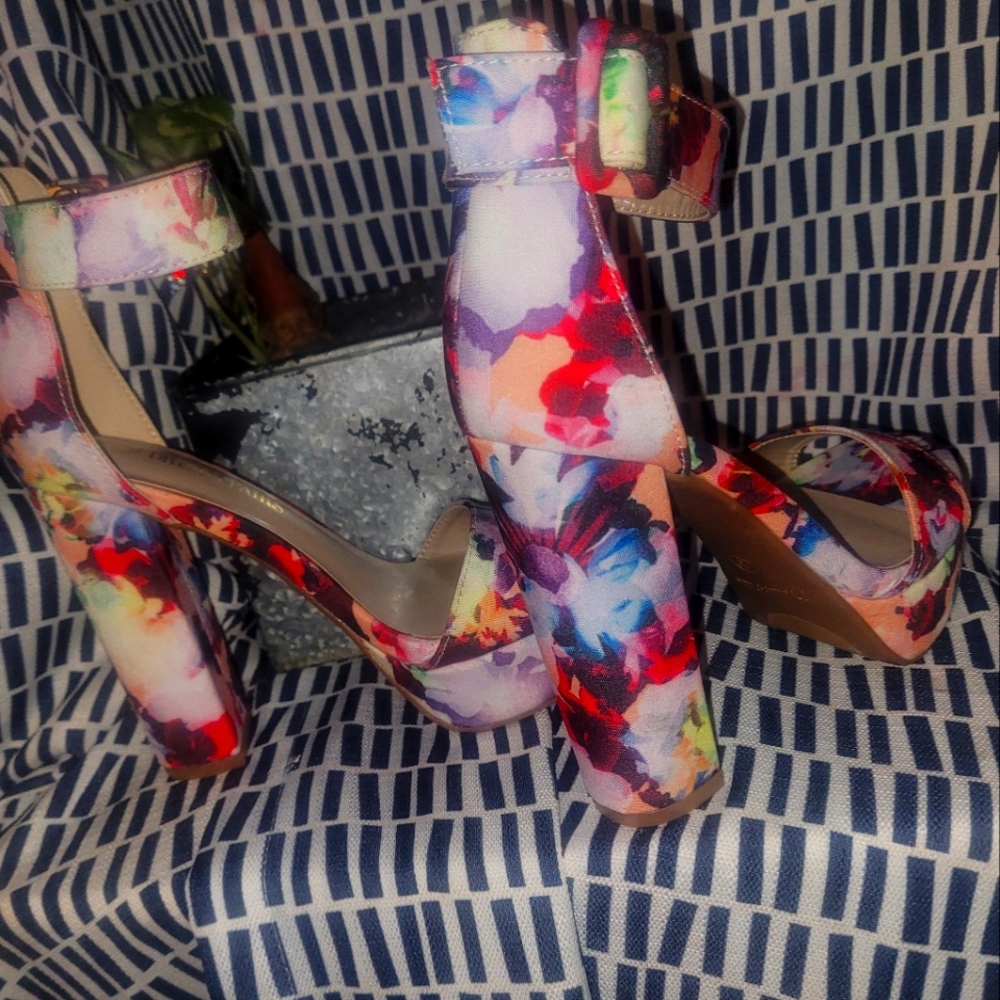 Comfortable clog hoppers
